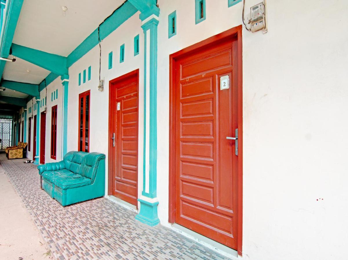 Oyo 90752 Ridho Guest House Syariah Dumai Exterior photo